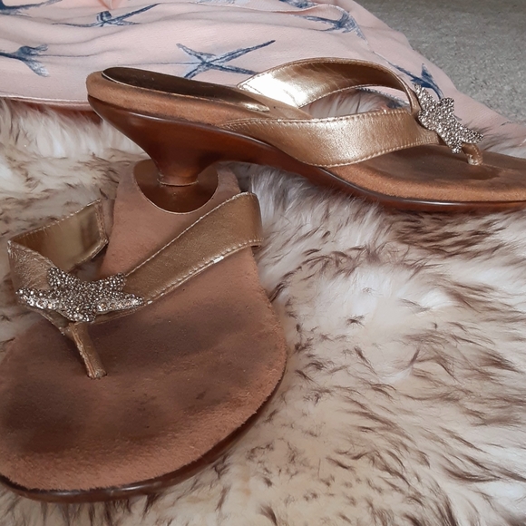 Starfish Airwalk Flip Flops. - Picture 2 of 3